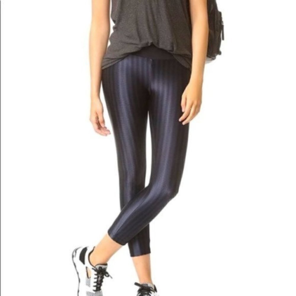 KORAL Liquid Black Crop Leggings. X-Small.